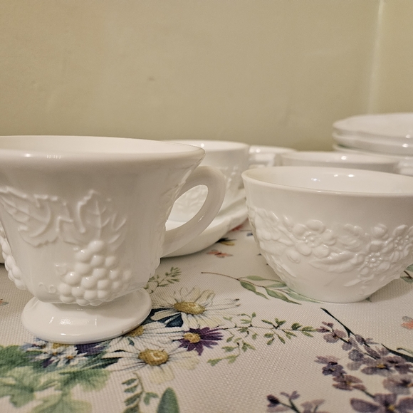 Vintage Indiana Colony Milk Glass Set - Picture 2 of 6